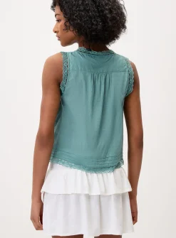 Lace details buttoned cami