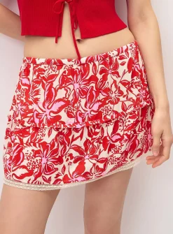Lace-hem crinkled skort