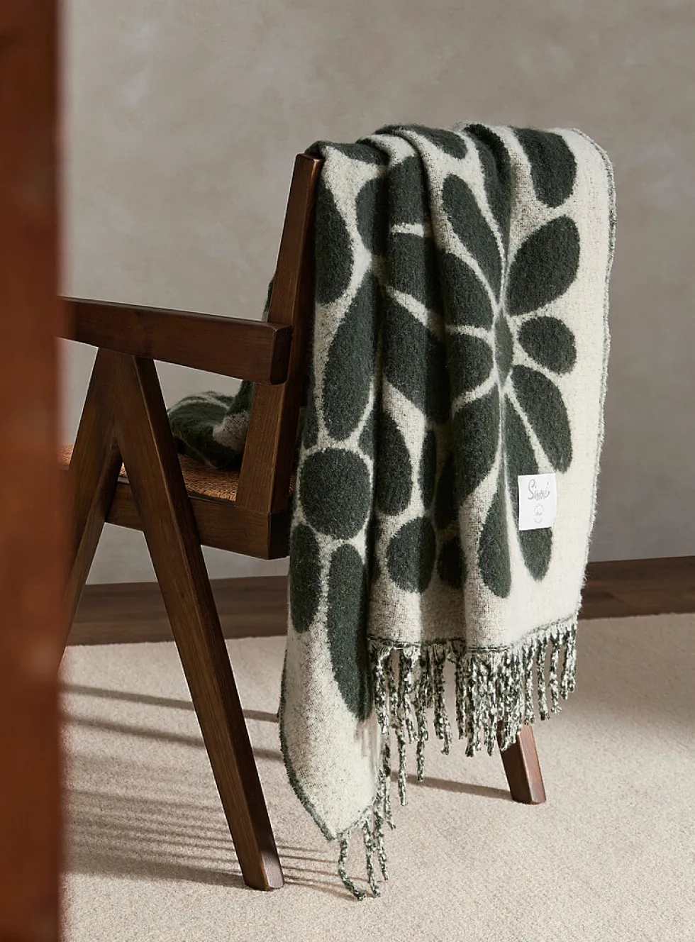 Large flowers faux-mohair throw