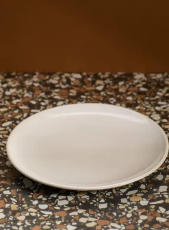 Large minimalist plate