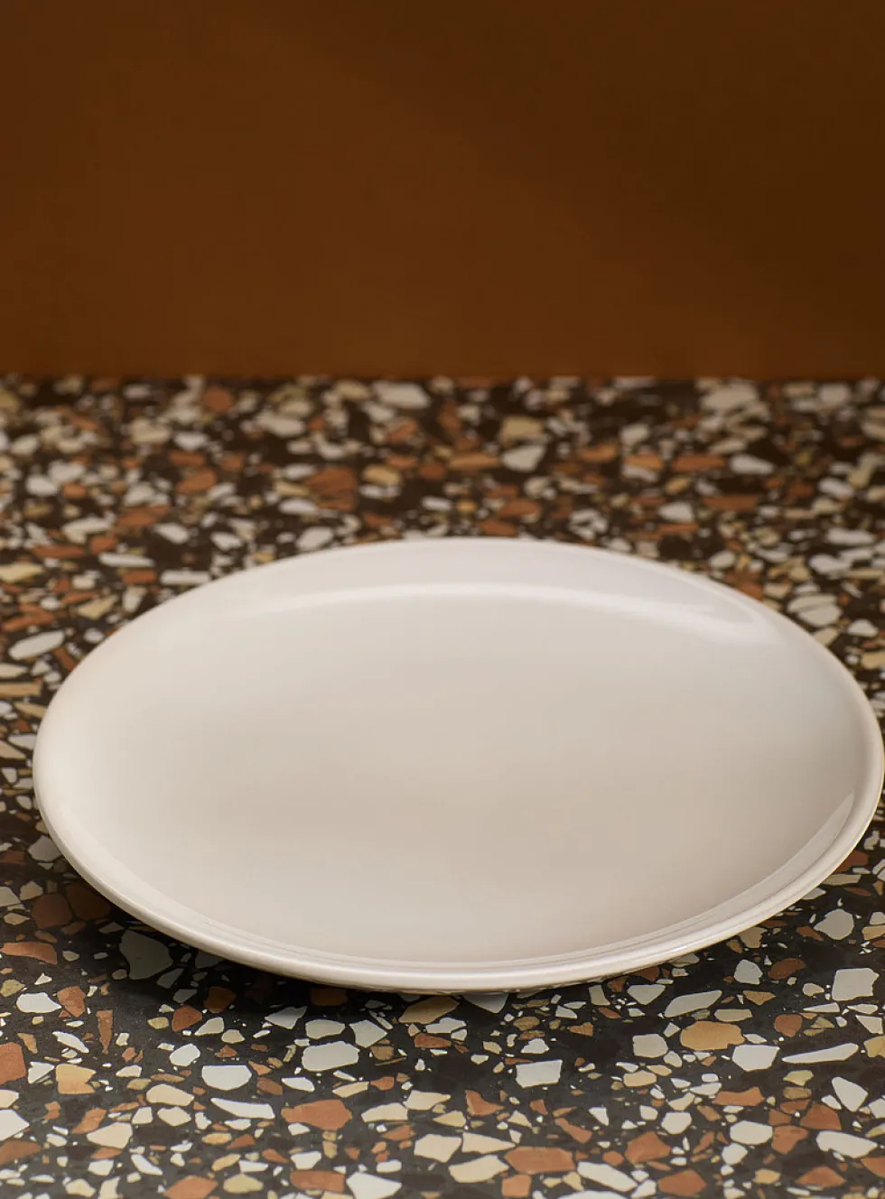 Large minimalist plate