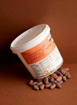 Large-size chocolate and hazelnut spread