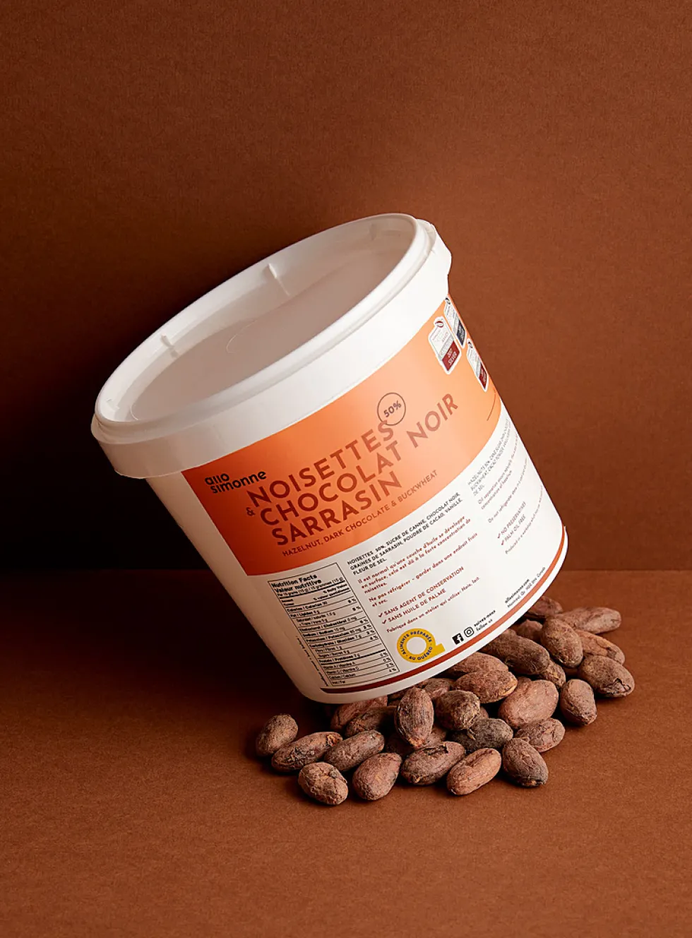Large-size chocolate and hazelnut spread