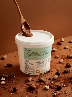 Large-size chocolate and hazelnut spread