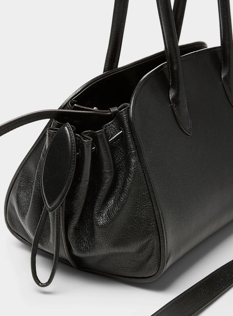 Leather adjustable strap handbag
