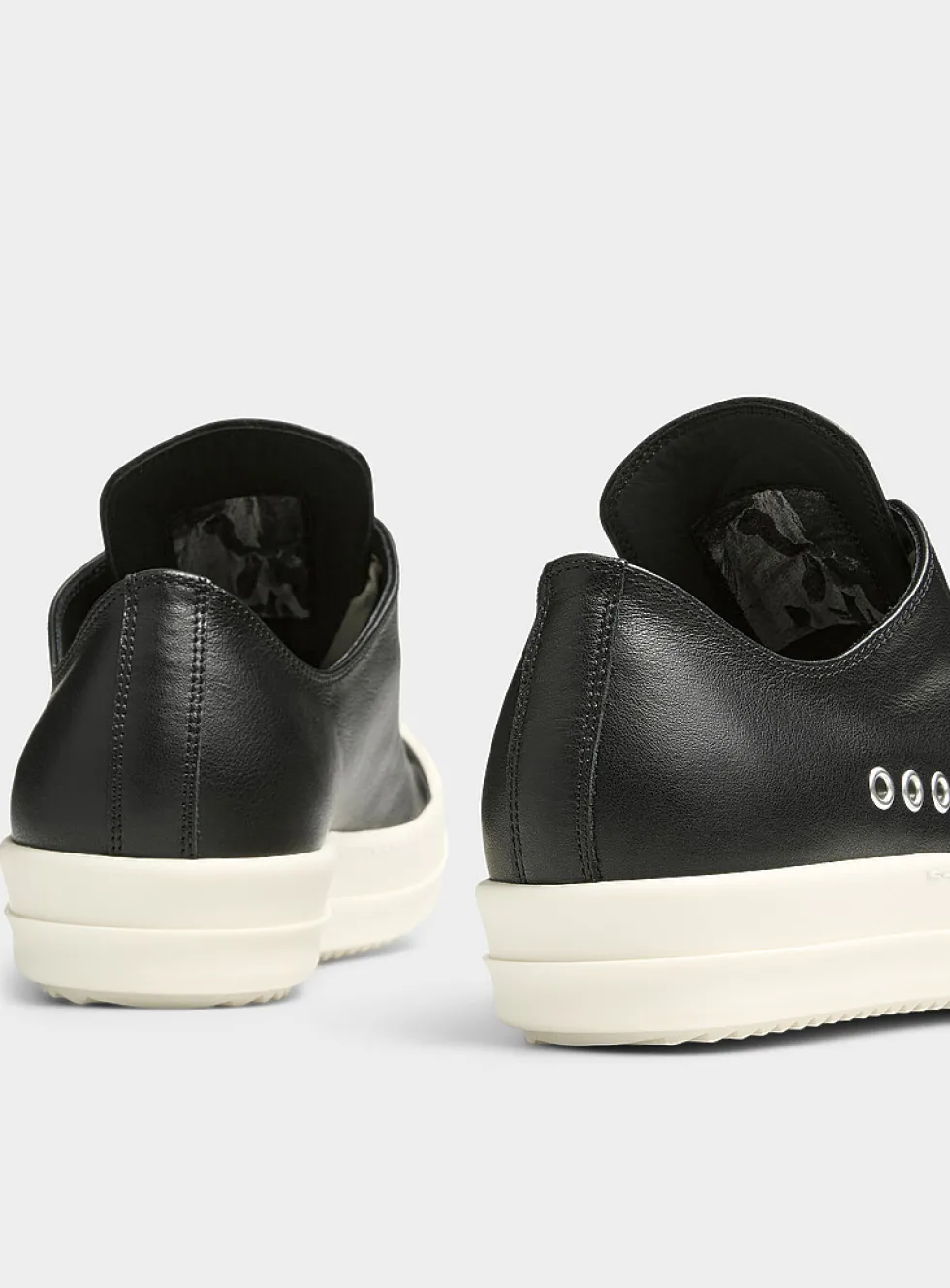 Leather low-top sneaker