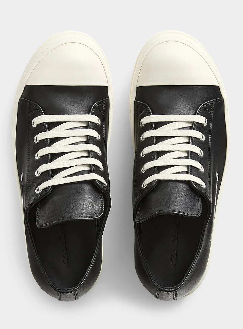 Leather low-top sneaker