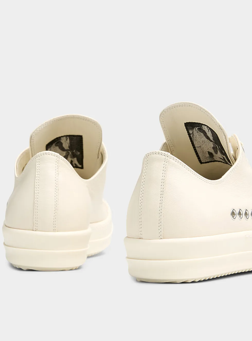Leather low-top sneaker