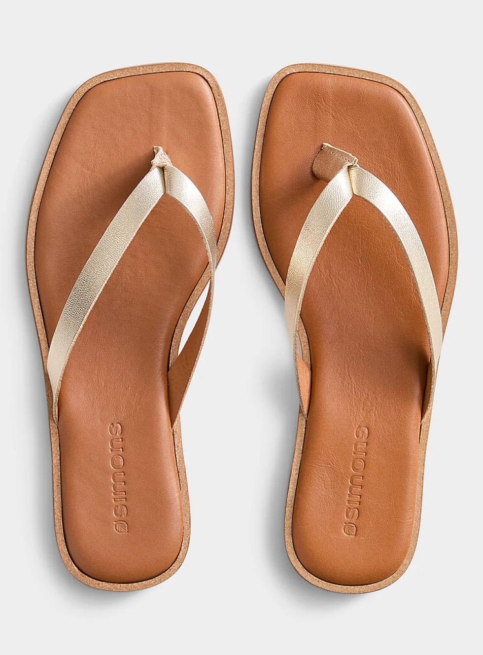 Leather V-strap cushioned sandals