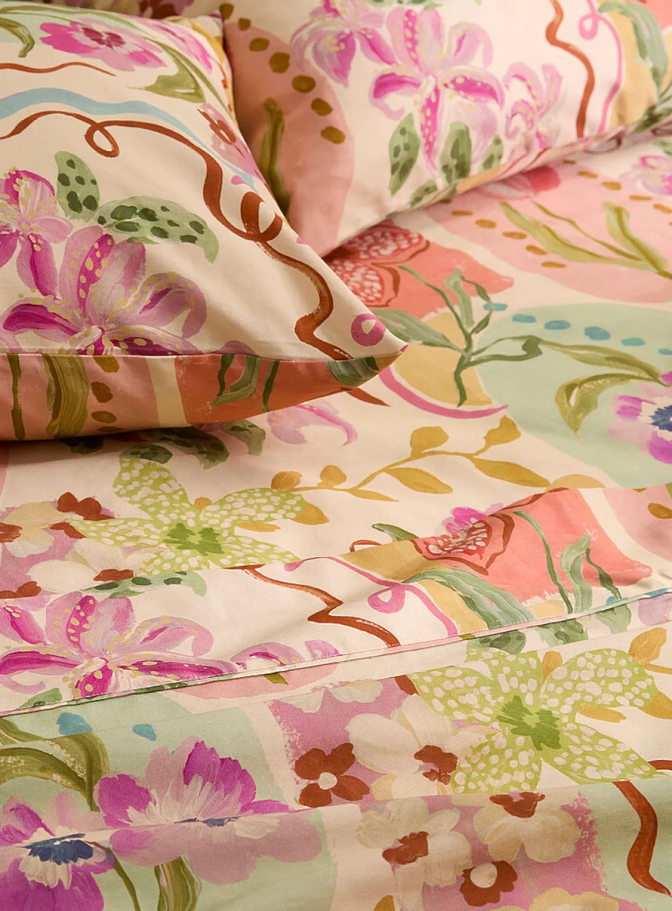 Les Fleurs gentle blooms sheet set