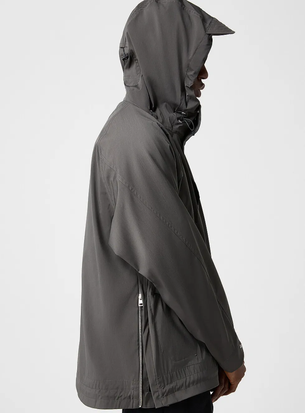 Lightweight hooded anorak