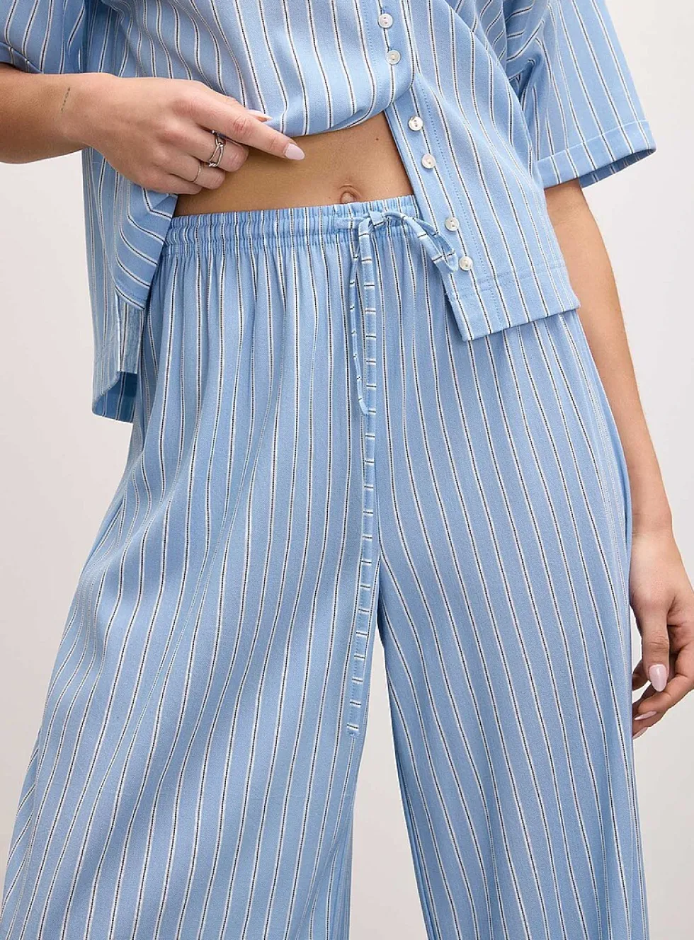 Lightweight piqué knit wide-leg pant