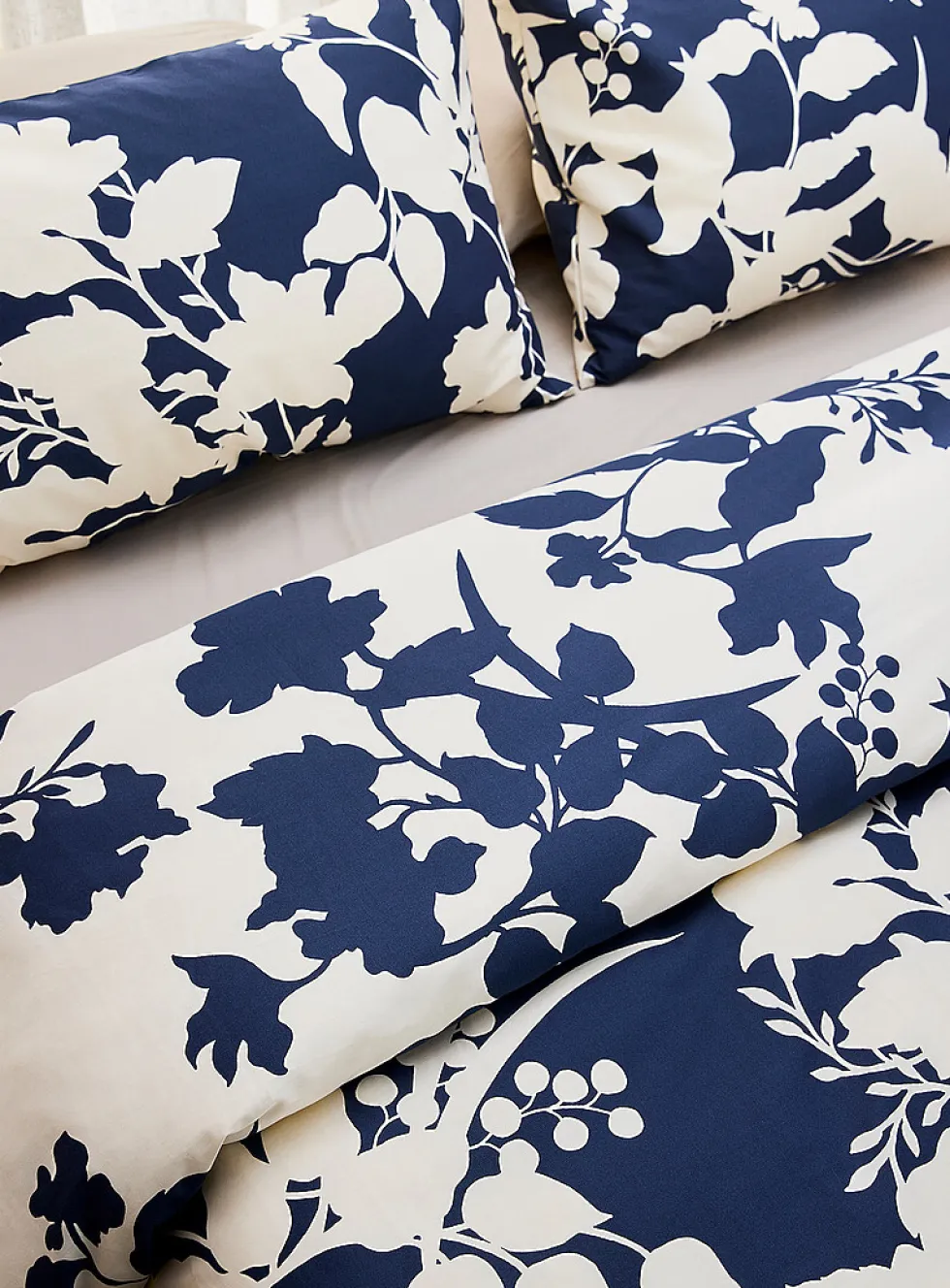 Lila floral poetry navy blue duvet cover set