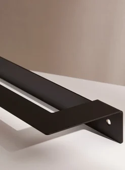 Linear towel bar