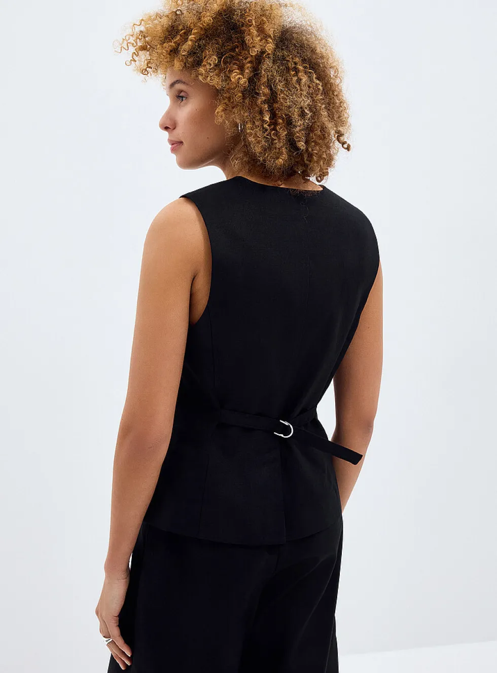 Linen-cotton V-neck vest