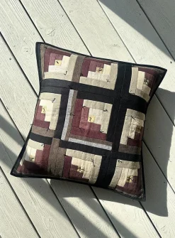 LogCabin checkers quilt cushion