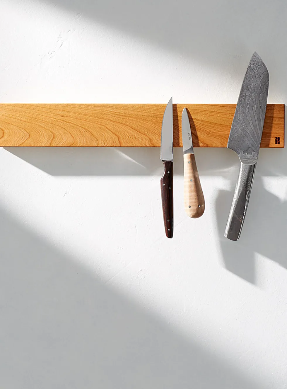 Long magnetic knife holder