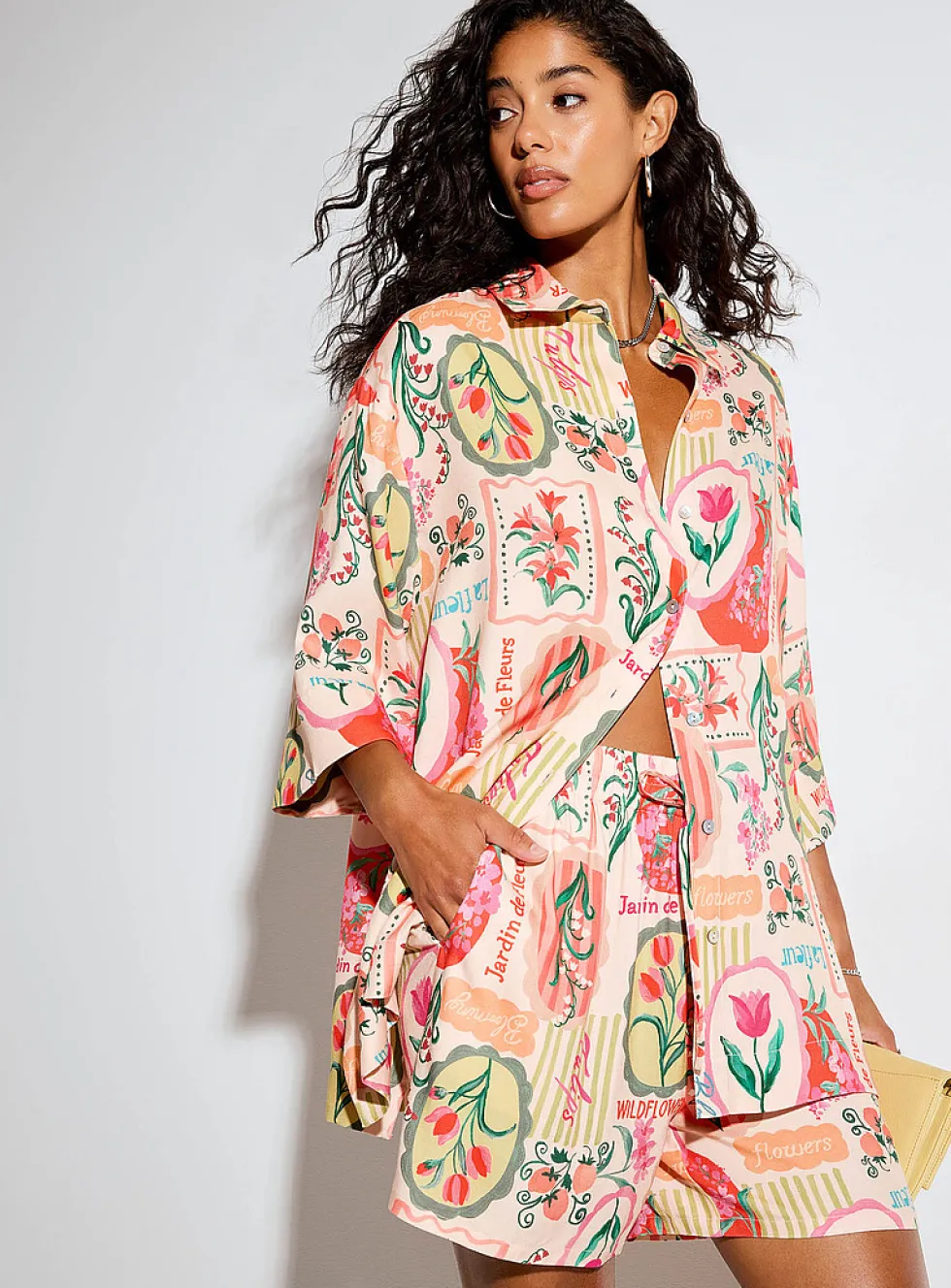 Loose elongated printed blouse