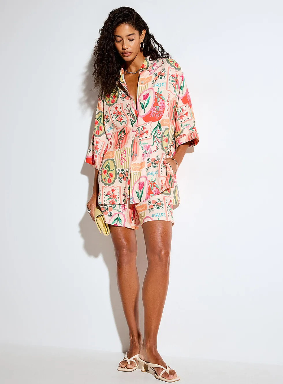 Loose elongated printed blouse