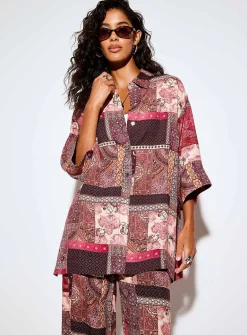 Loose elongated printed blouse