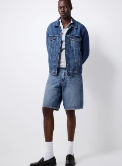 Loose medium-blue jean short