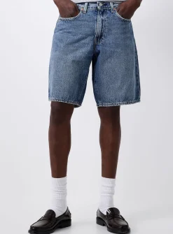 Loose medium-blue jean short