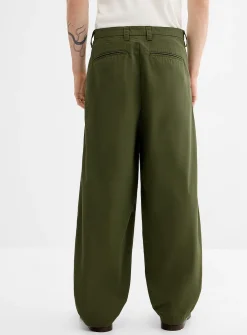 Loose pleated chinos