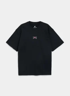 Love is in the air graphic T-shirt