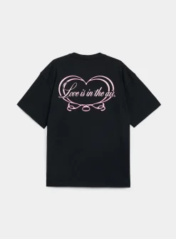 Love is in the air graphic T-shirt
