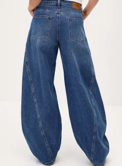 Low-rise barrel jean