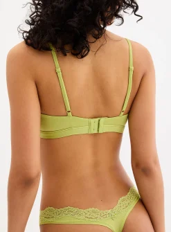 Low-rise lace thong