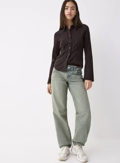 Low-rise straight-leg jean