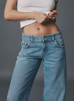 Low-rise straight-leg jean