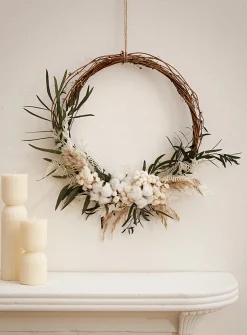 Mark dried plant wreath