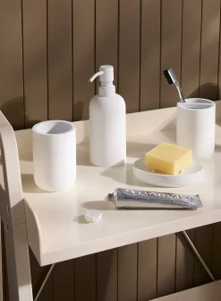 Matte polyresin accessories