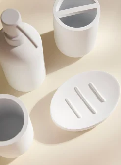 Matte polyresin accessories
