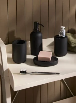 Matte polyresin accessories
