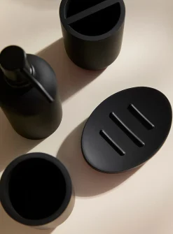 Matte polyresin accessories