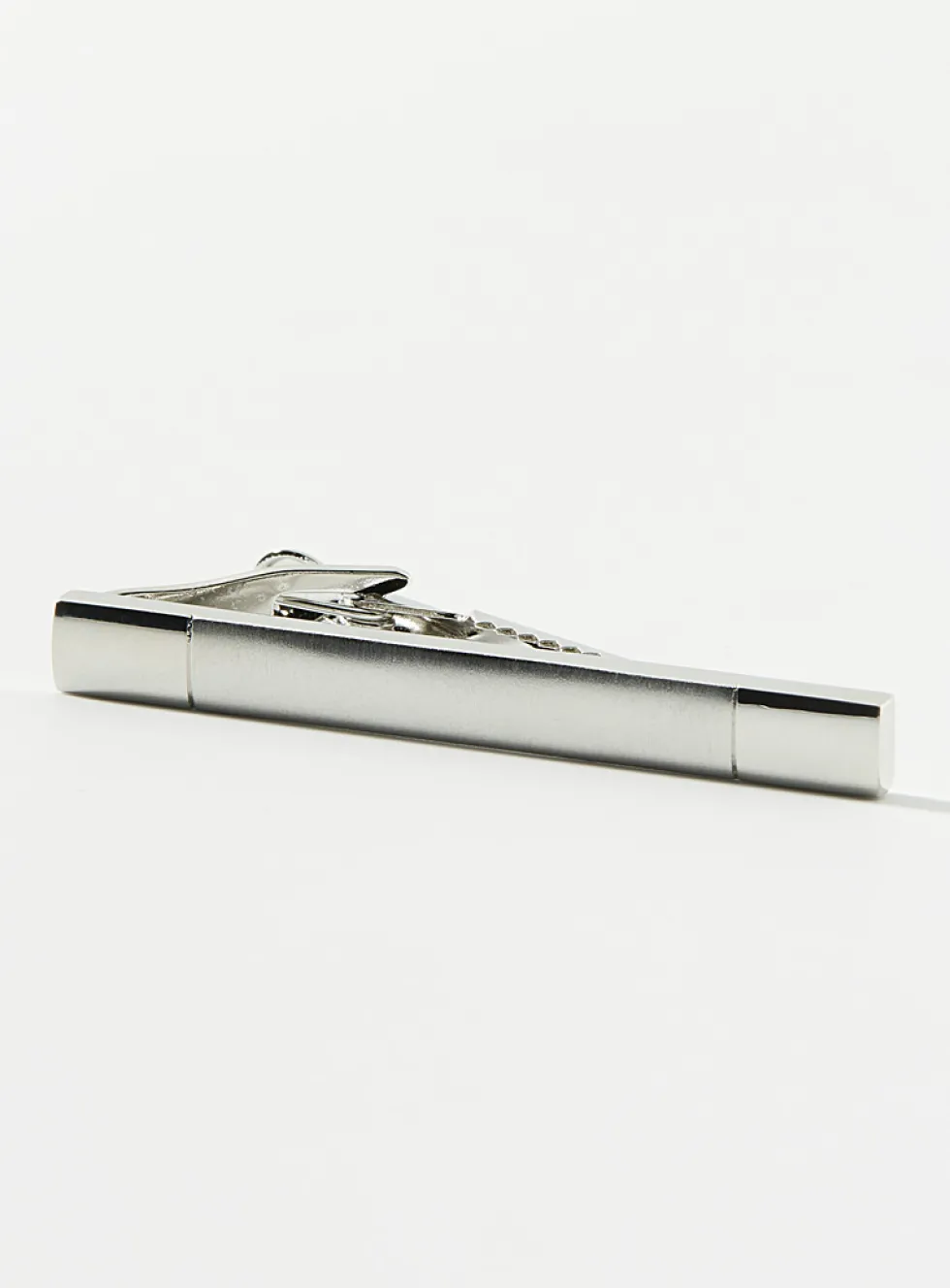 Matte-accent silver tie clip