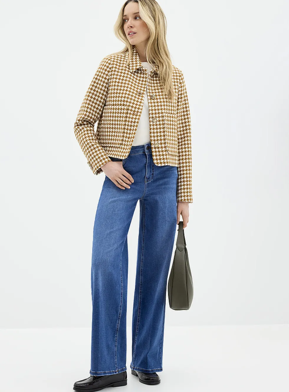 Medium-indigo stretch jean