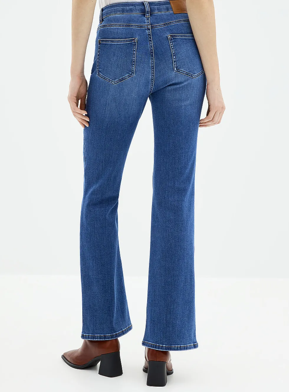 Medium-indigo stretch jean