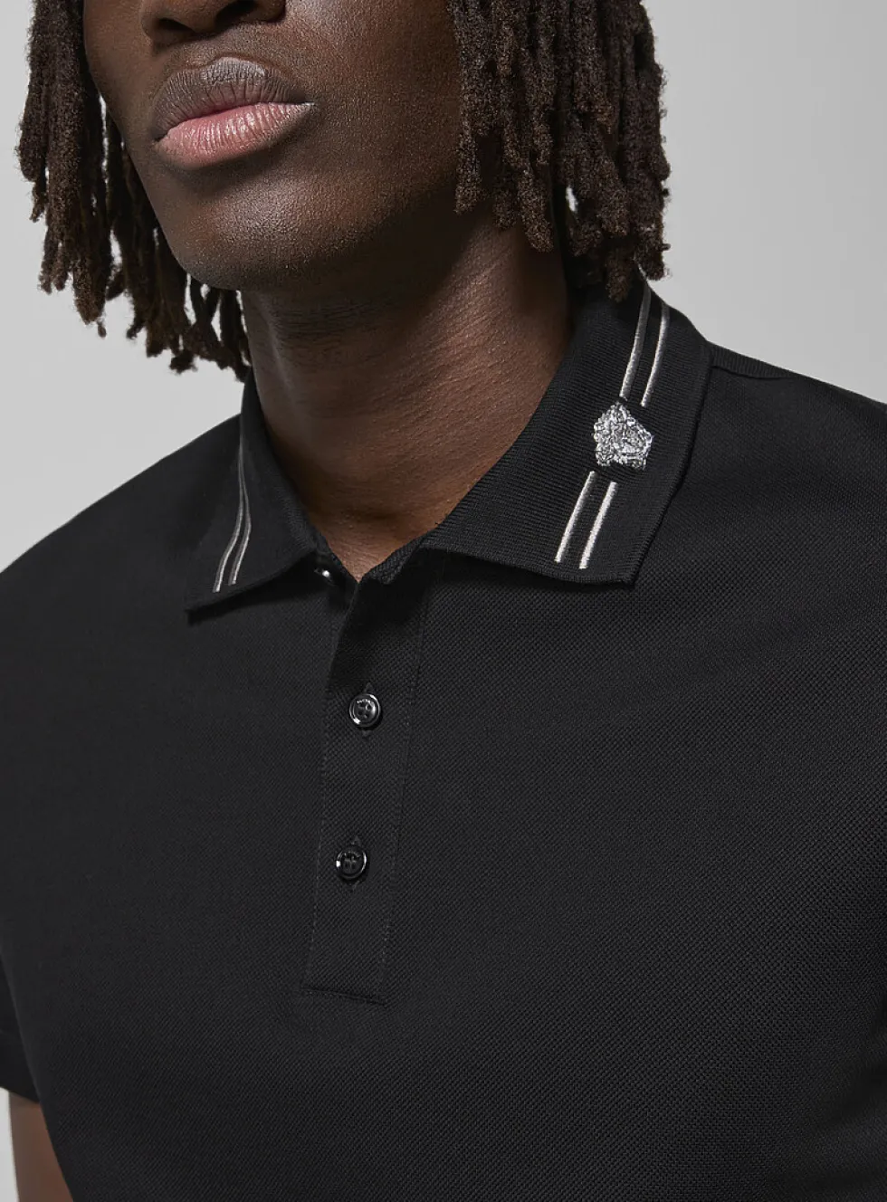 Medusa embroidered collar polo shirt