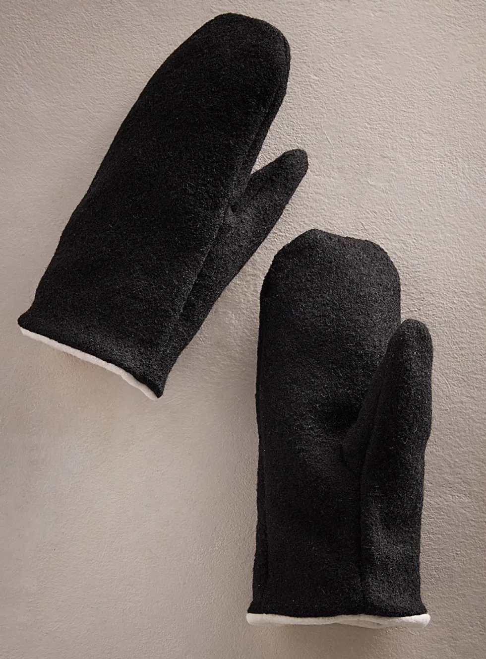 Merino wool mitten