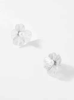 Metallic floral earrings