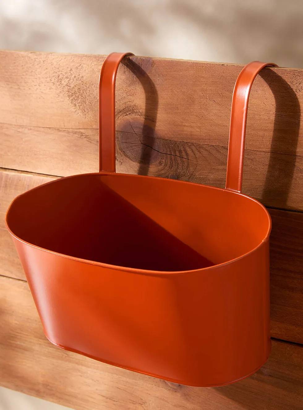 Metallic hanging planter