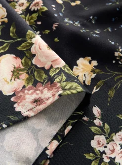 Midnight blooms tablecloth