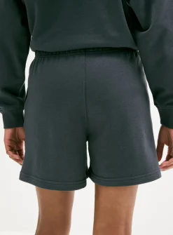 Mid-thigh fleece short