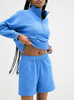 Mid-thigh fleece short