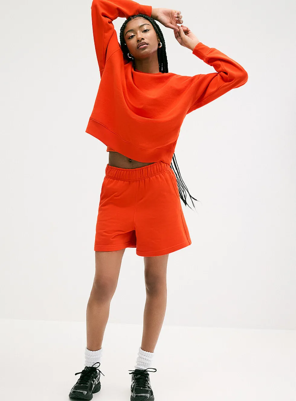 Mid-thigh fleece short