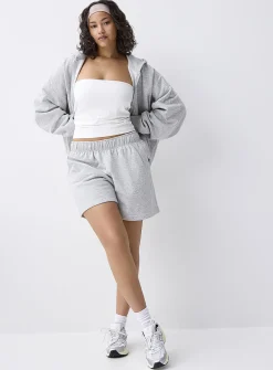 Mid-thigh fleece short